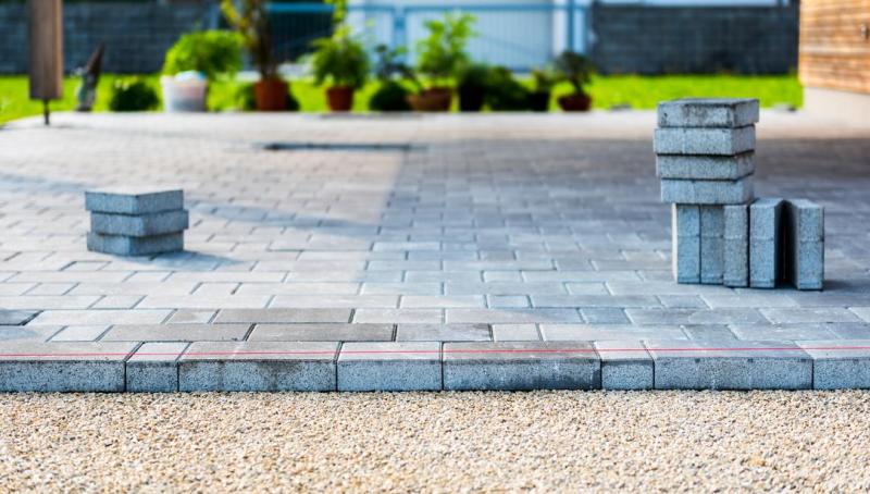 Terrassement d'une all&eacute;e, les cl&eacute;s pour un acc&egrave;s durable