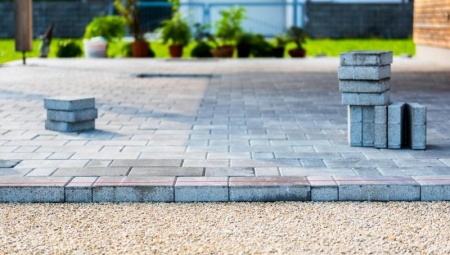 Terrassement d'une all&eacute;e, les cl&eacute;s pour un acc&egrave;s durable